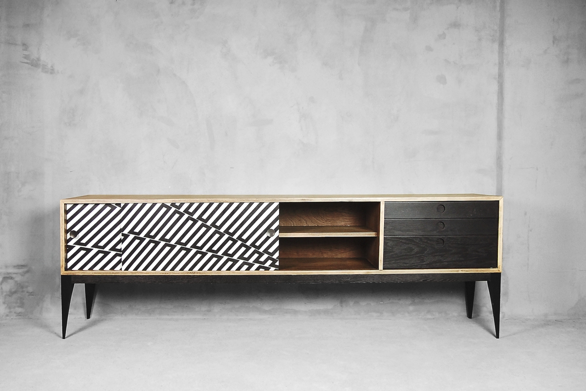 Skandynawski sideboard Mid Century Modern z malaturą, lata 60 – vintage design od garage garage