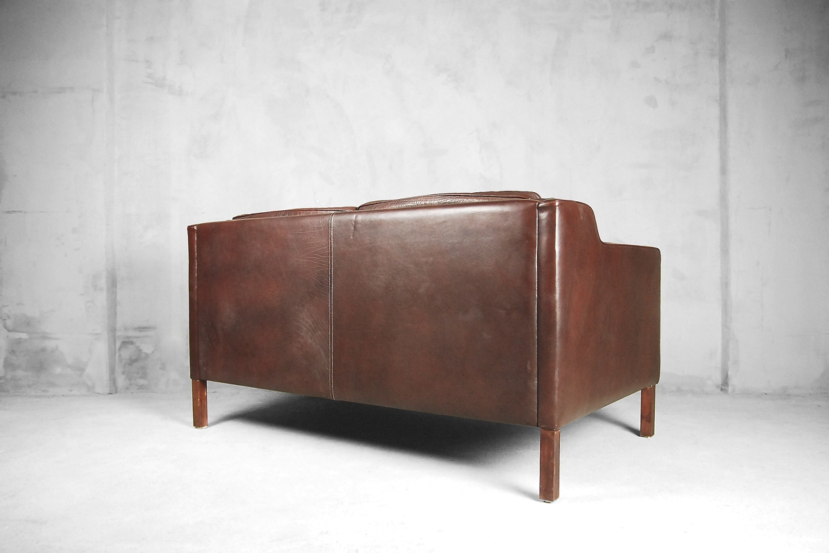 Gabinetowa sofa skórzana Stouby, Dania, lata 60 – elegancki design skandynawski od garage garage