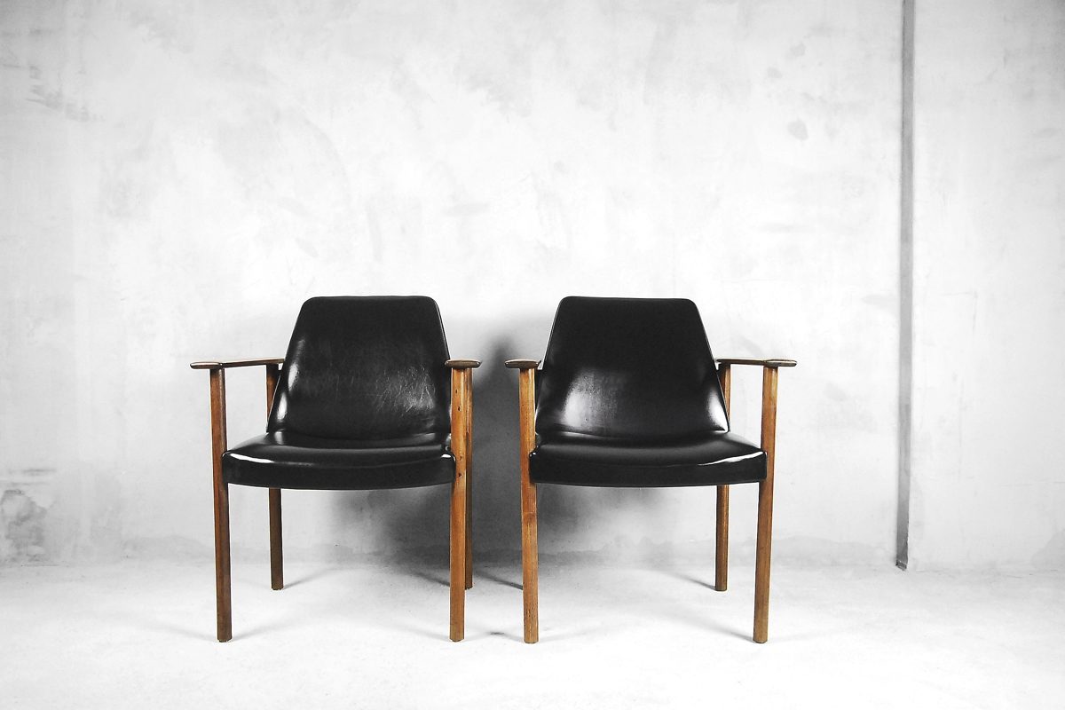 Para krzeseł palisandrowych, proj. Sven Ivar Dysthe dla Dokka Møbler - vintage design Mid Century Modern od garage garage