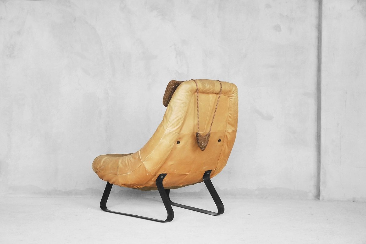 Brazylijski fotel skórzany z podnóżkiem, proj. Percival Lafer, lata 70 - Mid-Century Modern vintage design od garage garage