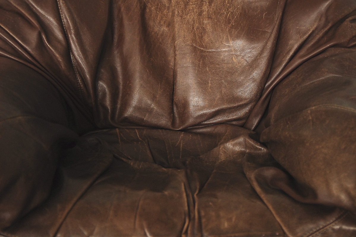 Brutalistyczny skórzany fotel vintage, lata 60, Leolux – industrialny design od garage garage