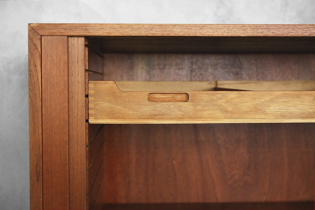 Modernistyczna szafka roletowa vintage, drewno tekowe, lata 50 – Danish Modern design od garage garage