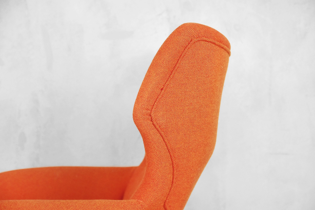 Pomarańczowy fotel Master, proj. T. Afdal – skandynawski design Mid-Century Modern od garage garage