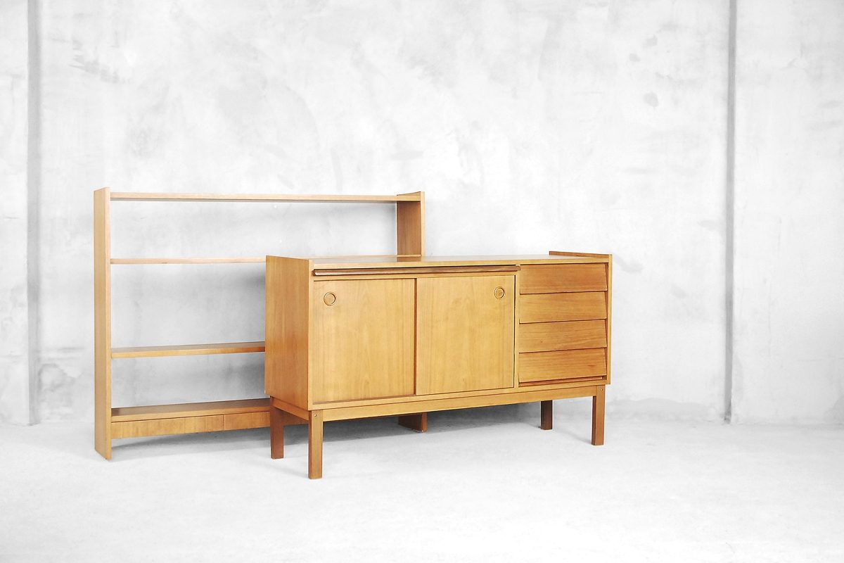 Szwedzki regał z biurkiem, półkami i komodą – vintage design skandynawski od garage garage