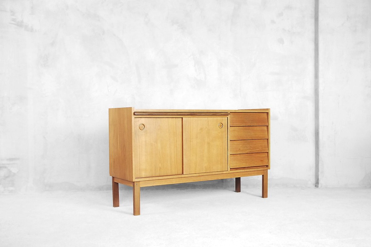 Szwedzki regał z biurkiem, półkami i komodą – vintage design skandynawski od garage garage