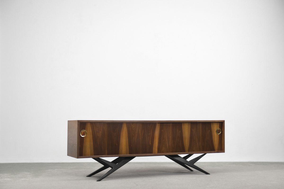 Modernistyczny sideboard o organicznym kształcie, lata 60 - Mid-Century Modern design od garage garage