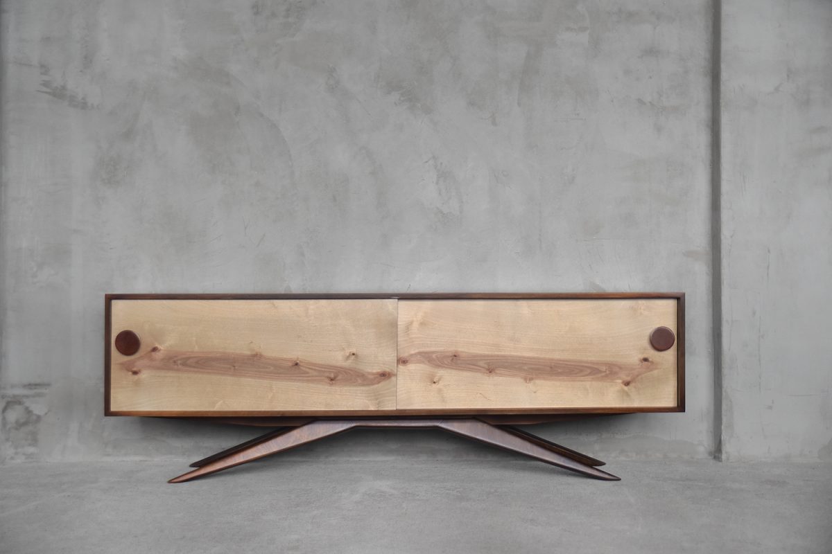 Organiczny sideboard Mid-Century Modern, Norwegia, lata 60. - Modernistyczny design od GARAGE GARAGE
