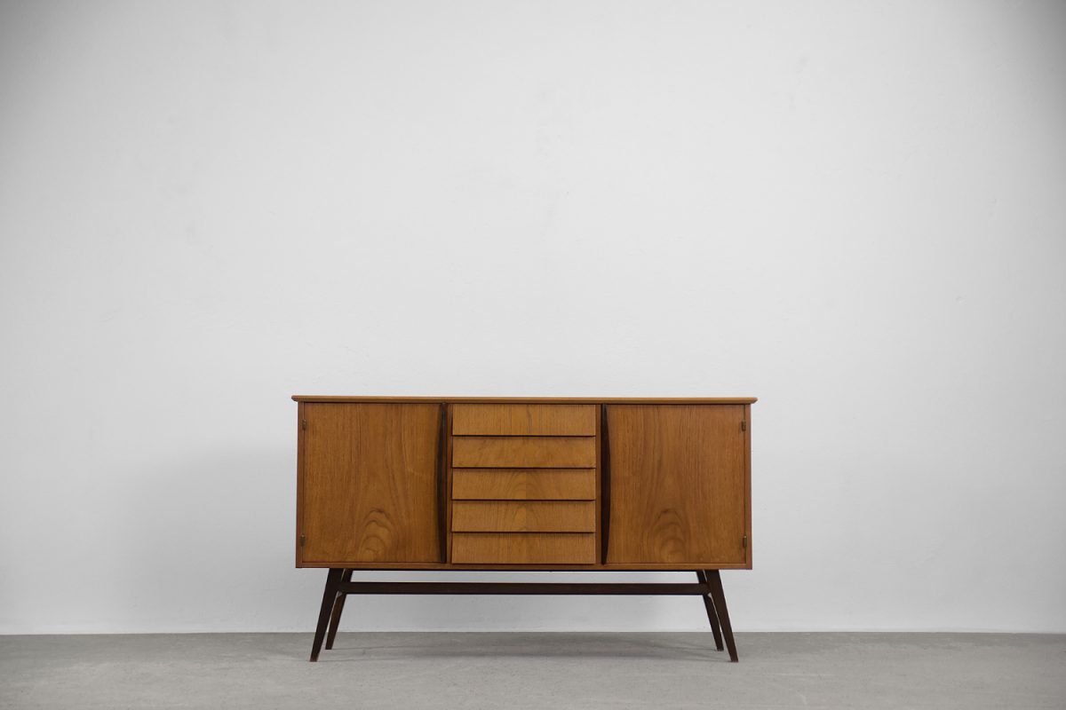 Tekowy sideboard z szufladami, Skandynawia, lata 60. - Mid-Century Modern design by GARAGE GARAGE