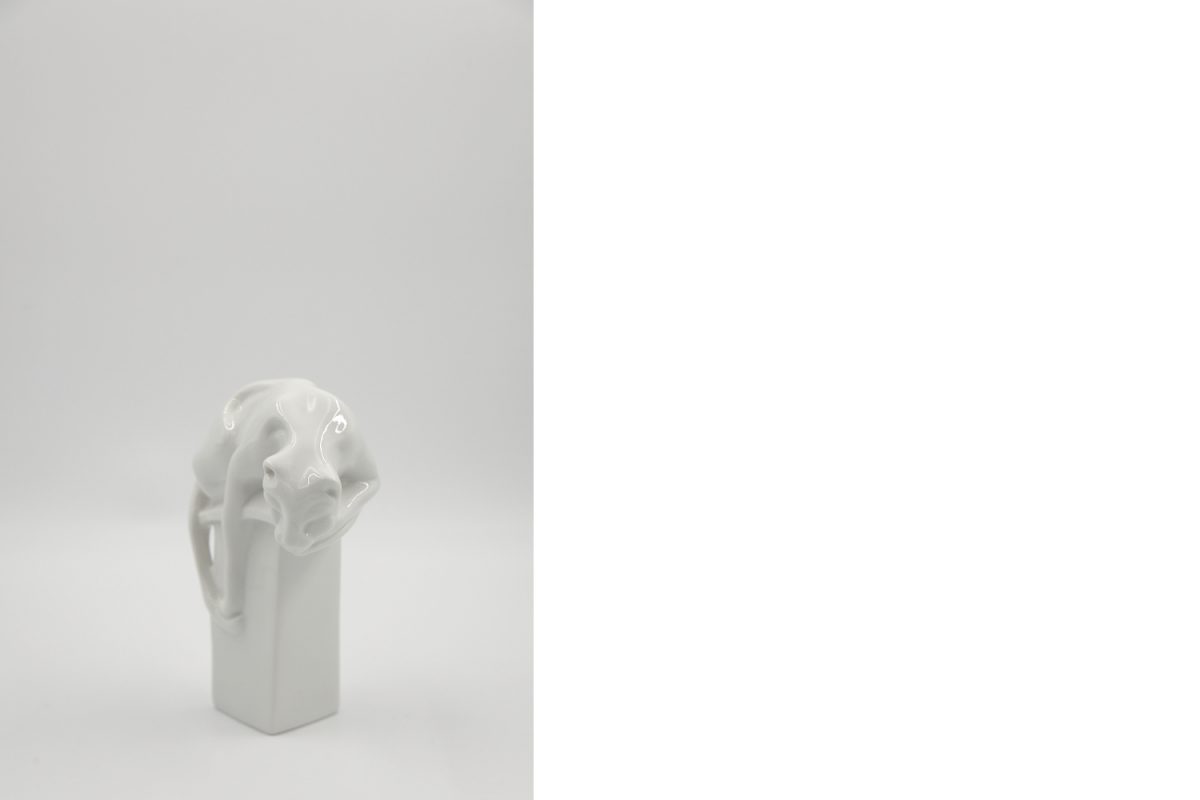 Figura porcelanowa Biała Pantera numer 2899, Wagner & Apel, Turyngia - Mid-Century Modern design od GARAGE GARAGE