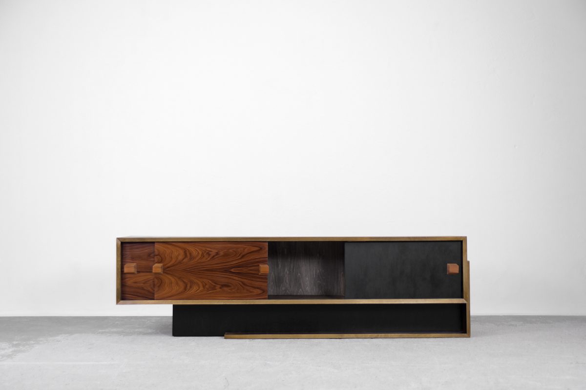 Asymetryczny sideboard palisandrowy, Niemcy, lata 50. - Bauhaus design od GARAGE GARAGE