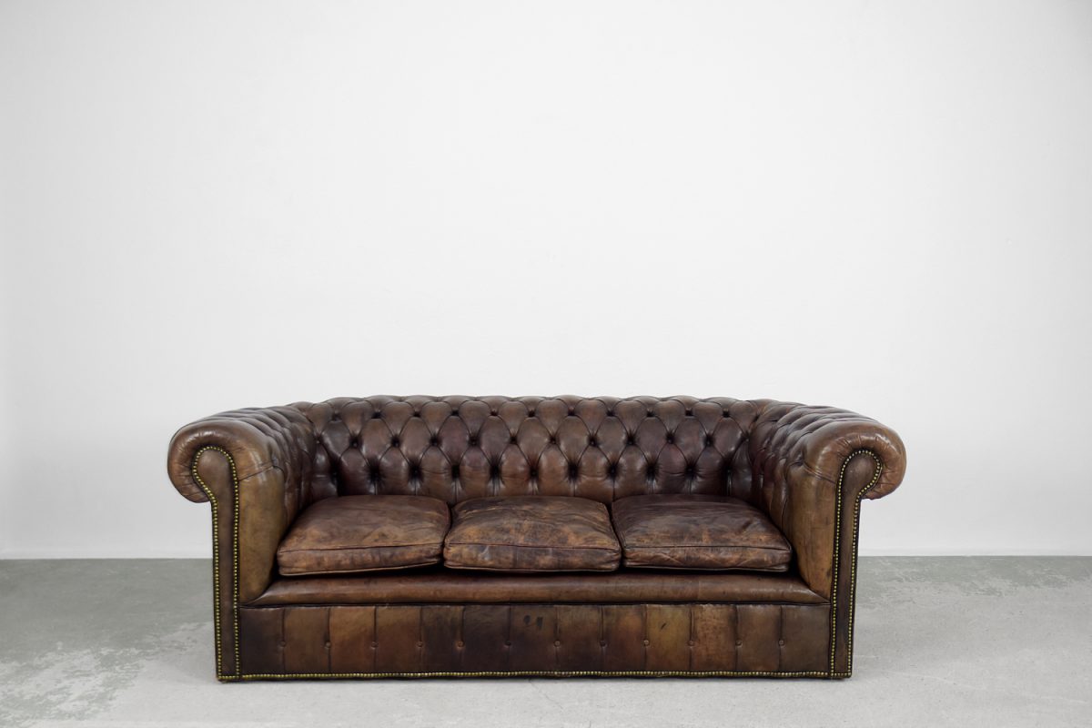 Skórzana sofa Chesterfield, Anglia, lata 20. - Klasyczny design od GARAGE GARAGE