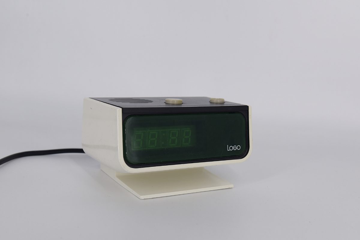 Elektroniczny zegar z budzikiem, LOGO, Tajwan, lata 70. - Mid-Century Modern design by GARAGE GARAGE