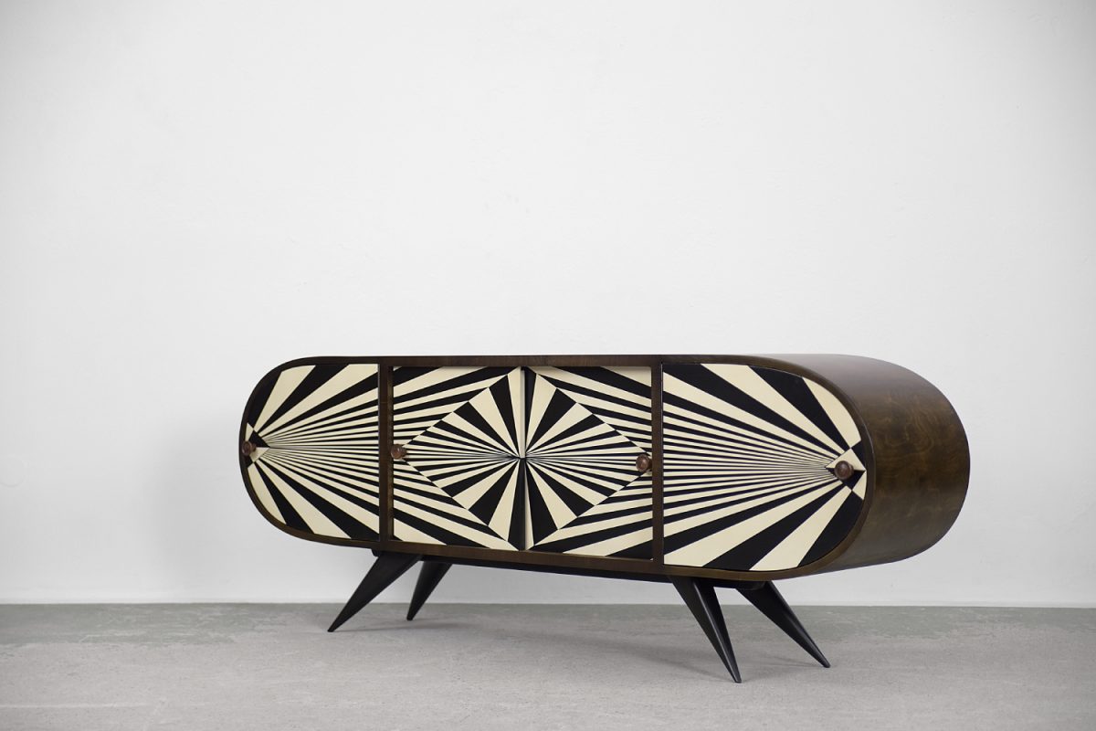Zaokrąglony sideboard z czarno-białą malaturą, Włochy, lata 60. - Mid-Century Modern design od GARAGE GARAGE