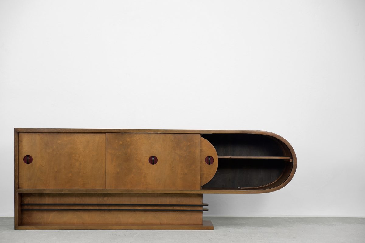 Asymetryczny sideboard streamline, Czechosłowacja, lata 20. - Art déco design od GARAGE GARAGE