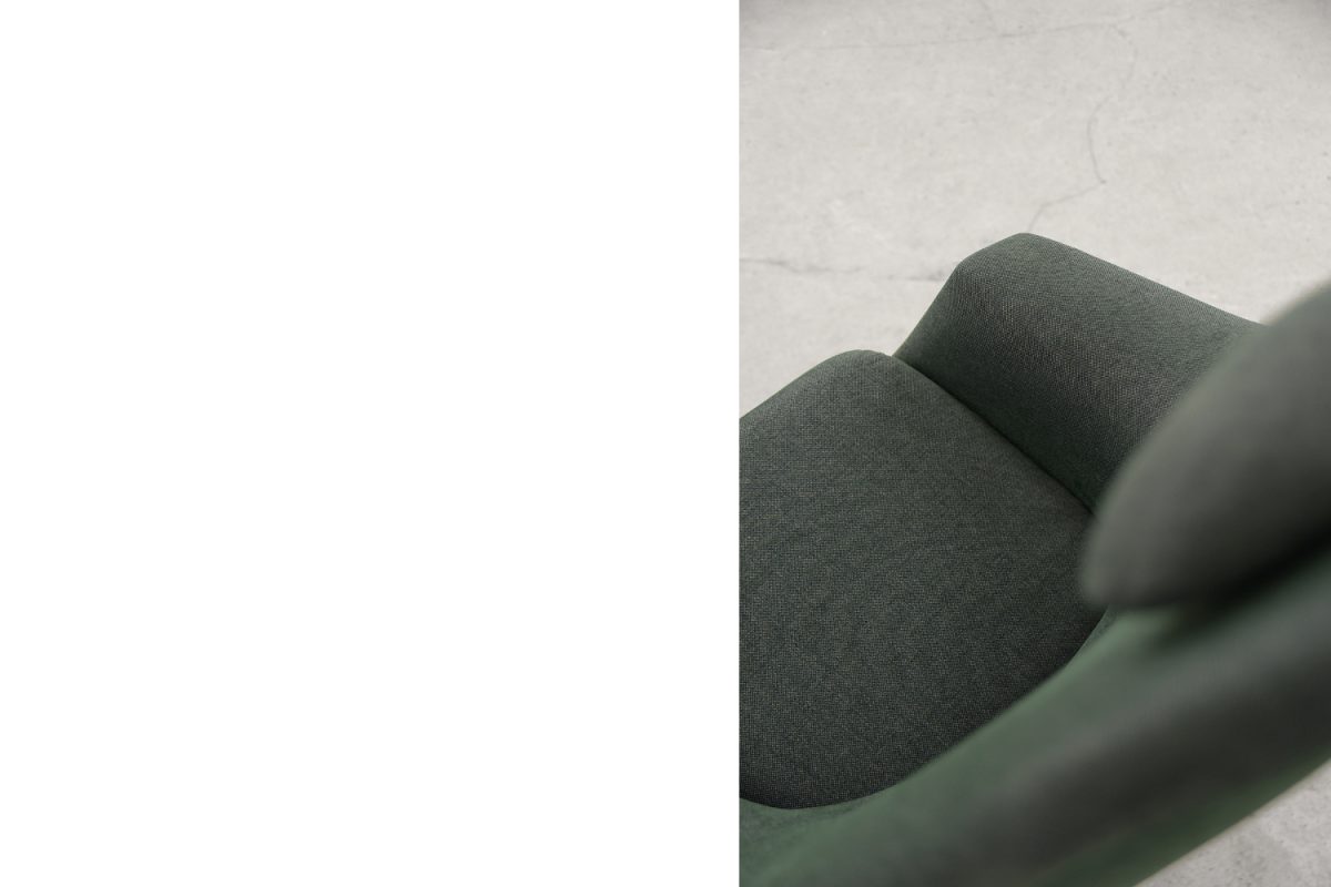 Modernistyczny fotel w kolorze butelkowej zieleni, Skandynawia, lata 50. - Mid-Century Modern design by GARAGE GARAGE