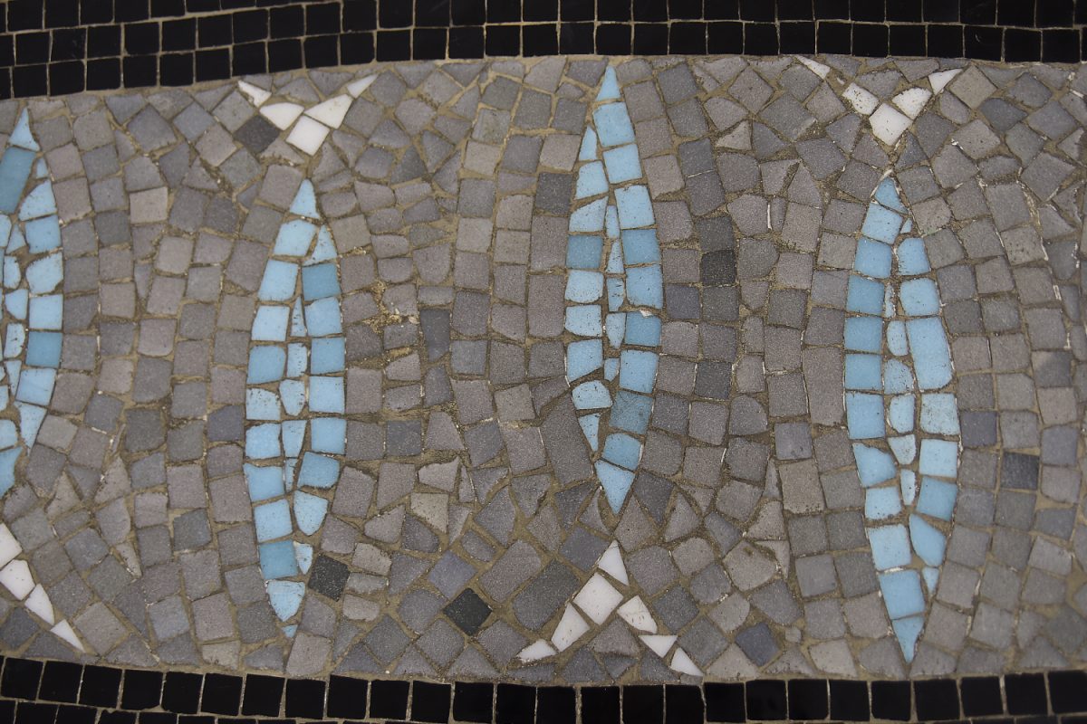 Stolik kawowy z kolorową mozaiką, proj. Edvard Johansson dla EJM, Szwecja, lata 60. - Mid-Century Modern design od GARAGE GARAGE