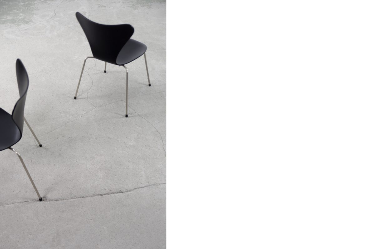 Komplet 4 krzeseł Series 7, proj. Arne Jacobsen dla Fritz Hansen, Dania, lata 50. - Mid-Century Modern design od GARAGE GARAGE