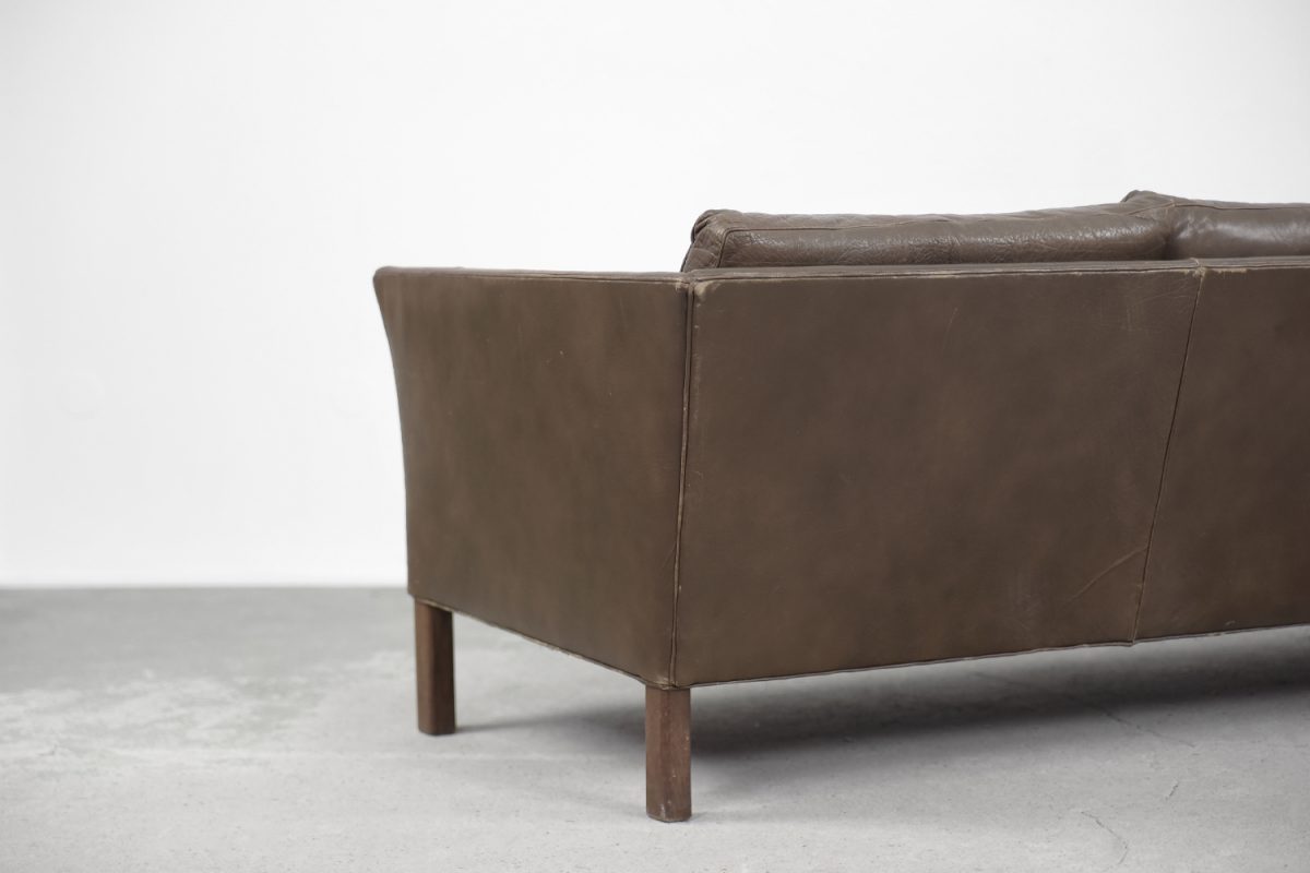 Skórzana sofa Cromwell, proj. Arne Norell, Szwecja, lata 60. - Mid-Century Modern design od GARAGE GARAGE
