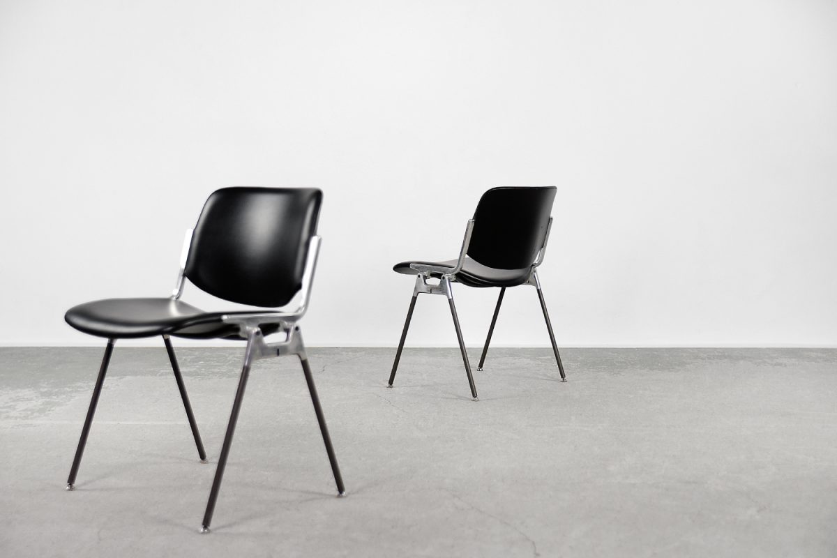 Para krzeseł DSC 106, proj. Giancarlo Piretti dla Castelli, Włochy, 1965 - Mid-Century Modern design od GARAGE GARAGE
