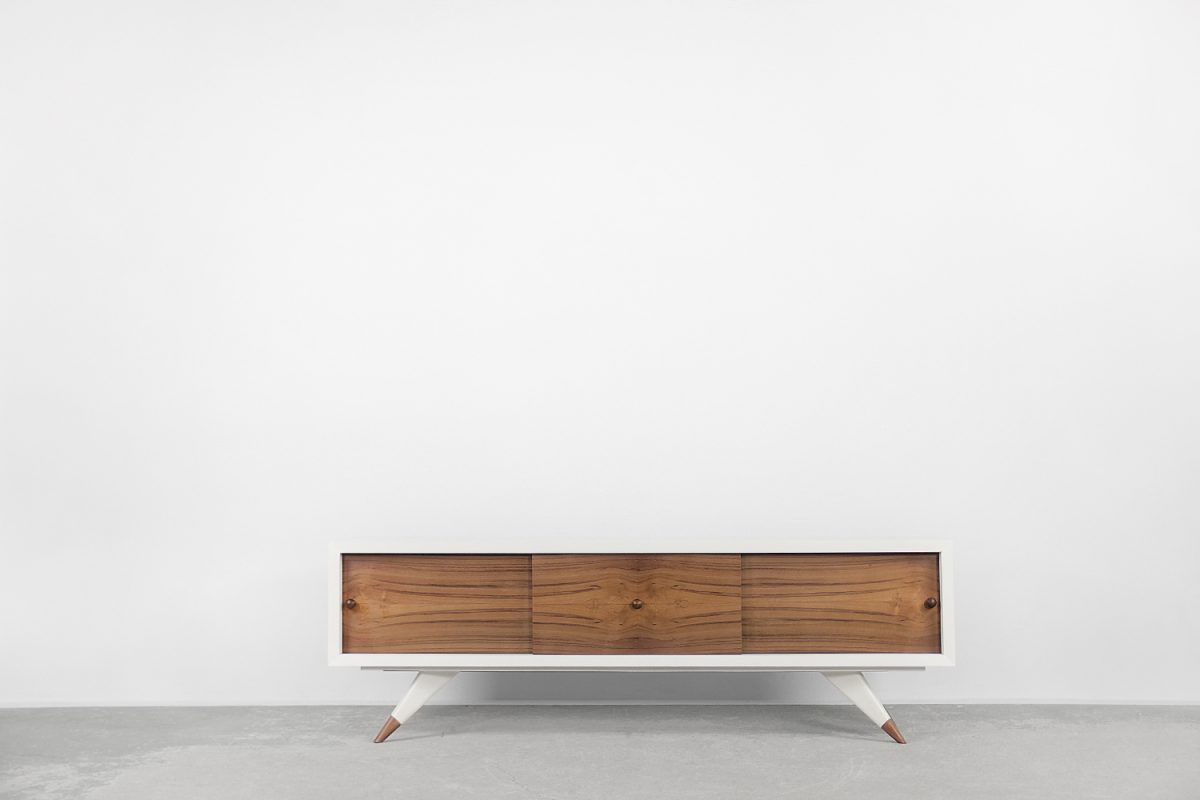 Biały sideboard tekowy, Skandynawia, lata 70. - Mid-Century Modern design by GARAGE GARAGE
