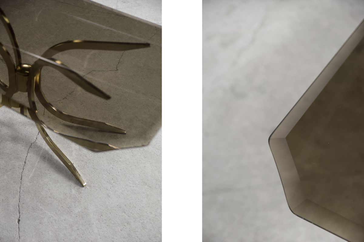 Szklany stolik kawowy z mosiężną podstawą, lata 70. - Mid-Century Modern design by GARAGE GARAGE