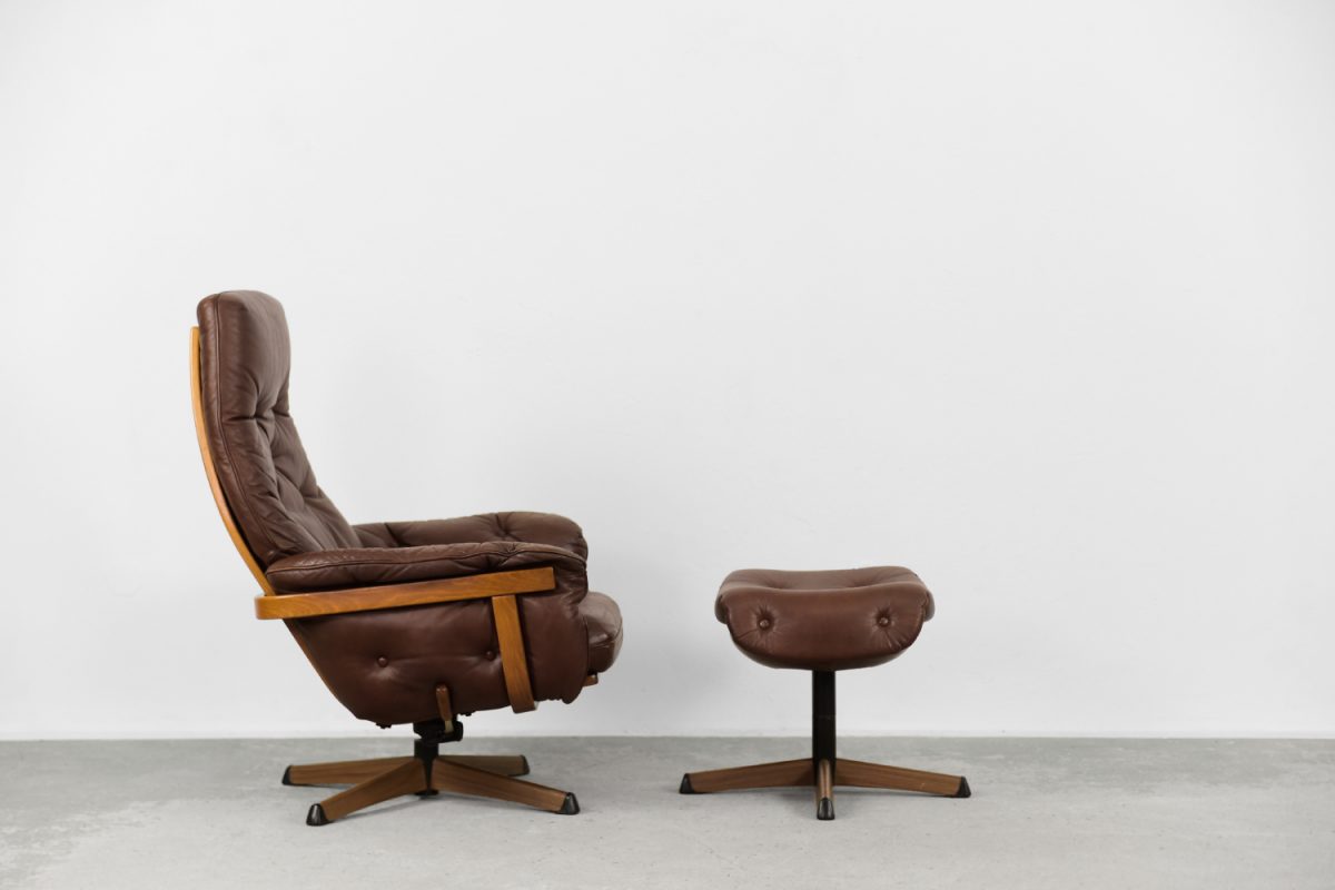 Skórzany fotel z podnóżkiem, Göte Möbler, Szwecja, lata 60. - Mid-Century Modern design od GARAGE GARAGE