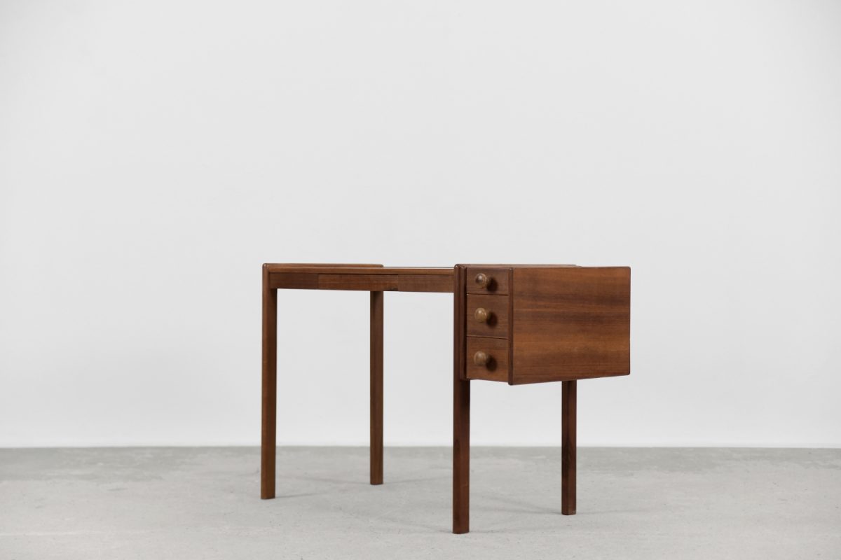 Małe biurko tekowe, Sveriges Möbelindustriförbund, Szwecja, lata 50. - Mid-Century Modern design od GARAGE GARAGE