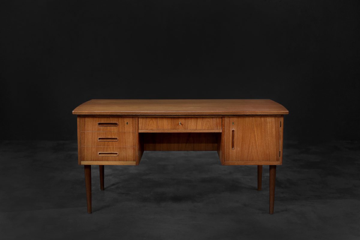 Dwustronne biurko tekowe, Dania, lata 60. - Mid-Century Modern design od GARAGE GARAGE