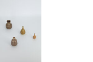 Komplet 4 brązowych wazonów ceramicznych – proj. Gunnar Borg dla Gunnars Keramik Höganäs – Szwecja – lata 60