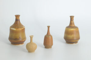Komplet 4 brązowych wazonów ceramicznych – proj. Gunnar Borg dla Höganäs Keramik – Szwecja – lata 60