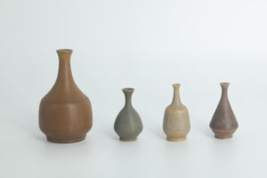 Komplet 4 brązowych wazonów ceramicznych – proj. Gunnar Borg dla Höganäs Keramik – Szwecja – lata 60