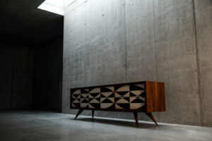 Sideboard z malaturą – Skandynawia – lata 60