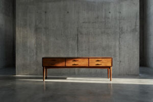 Niski mahoniowy sideboard z 6 szufladami – Dania – lata 70