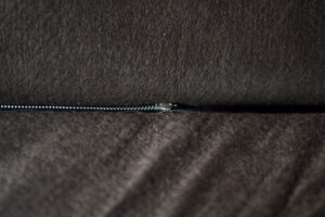 Dwuosobowa brutalistyczna skórzana sofa z funkcją spania, Niemcy, lata 70. - Brutalizm design od GARAGE GARAGE