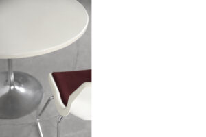 Modernistyczny stół okrągły – Skandynawia – lata 70