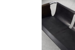 Brutalistyczna sofa skórzana – lata 50