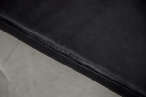 Brutalistyczna sofa skórzana – lata 50