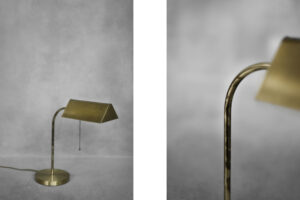 Mosiężna lampa biurkowa z łańcuszkiem – Karstadt AG – Niemcy – lata 70
