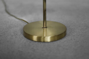 Mosiężna lampa biurkowa z łańcuszkiem – Karstadt AG – Niemcy – lata 70