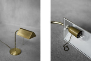 Mosiężna lampa biurkowa z łańcuszkiem – Karstadt AG – Niemcy – lata 70