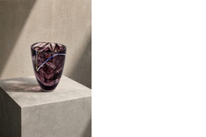 Szklany wazon Contrast Vase, proj. Anna Ehrner dla Kosta Boda, Szwecja, lata 80. - Mid-Century Modern design od GARAGE GARAGE