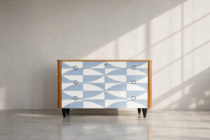 Komoda z szufladami z błękitną malaturą, Niemcy, lata 60. - Upcycled Vintage design od GARAGE GARAGE