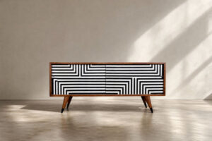 Krótki sideboard z linearnym wzorem, Skandynawia, lata 60. - Upcycled Vintage design od GARAGE GARAGE
