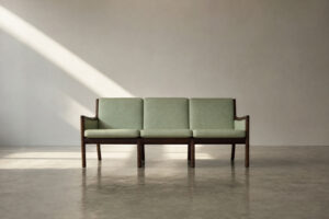 Sofa, proj. Ole Wanscher dla Poul Jeppesens Møbelfabrik A/S, Dania, lata 50. - Mid-Century Modern design od GARAGE GARAGE